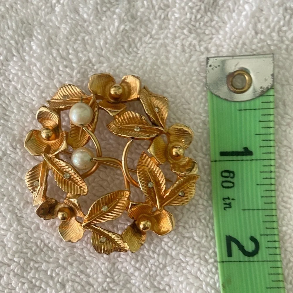 Vintage Kramer gold-tone and faux pearl circular floral brooch 1.5 inches